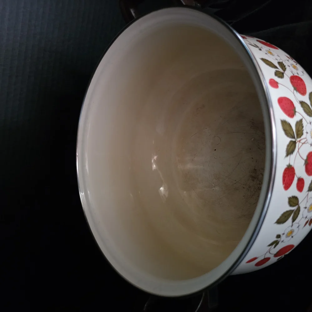 Strawberry Pattern Cookware Set - Picture 4 of 6